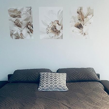 Le Serenityappart Suresnes Bagian luar foto
