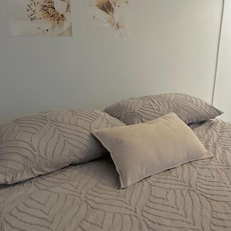 Le Serenityappart Suresnes Bagian luar foto
