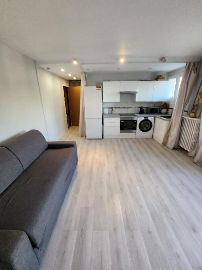 Le Serenityappart Suresnes Bagian luar foto