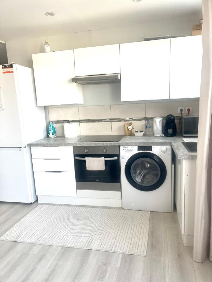 Le Serenityappart Suresnes Bagian luar foto