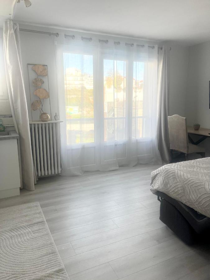 Le Serenityappart Suresnes Bagian luar foto