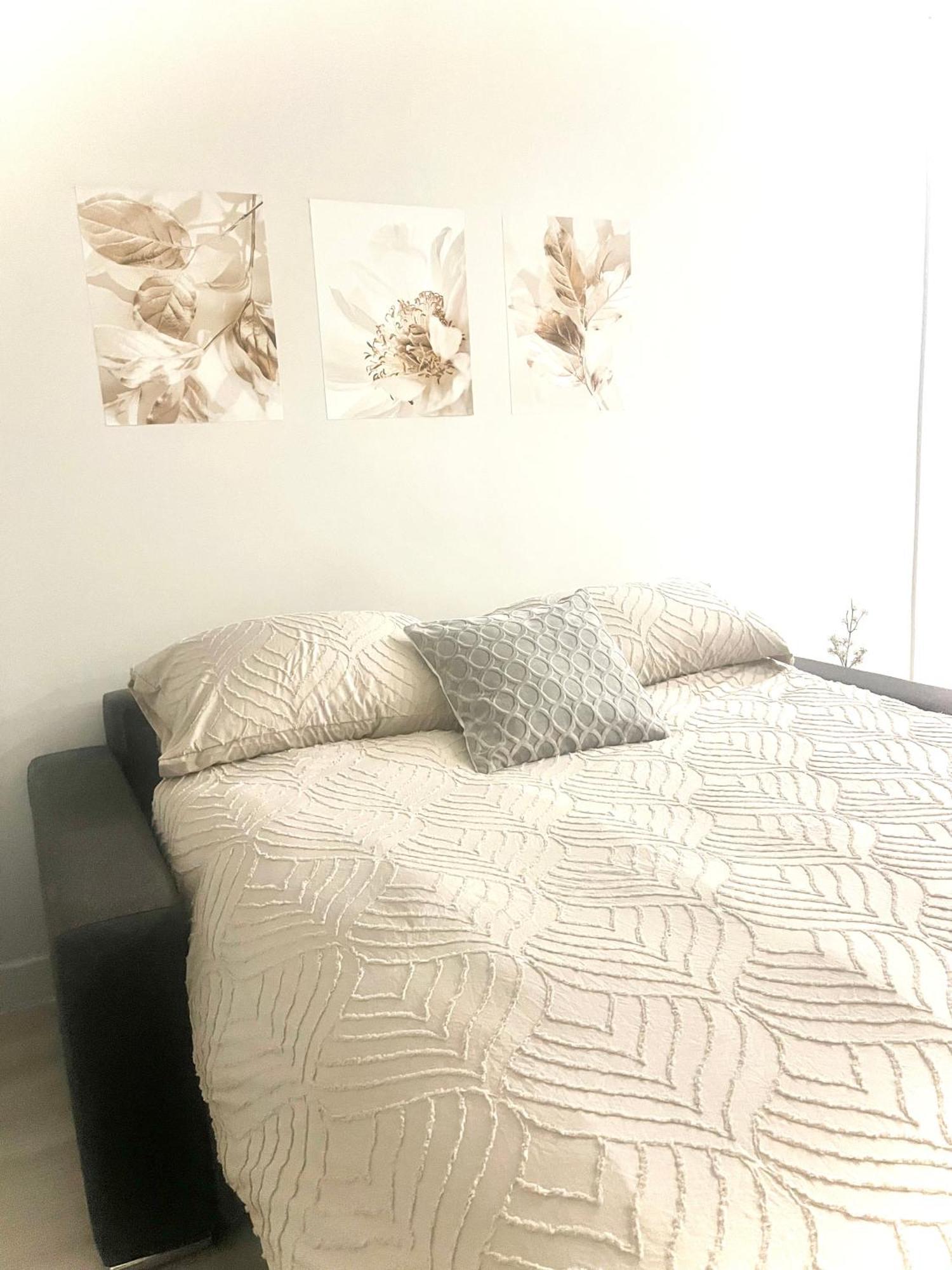Le Serenityappart Suresnes Bagian luar foto