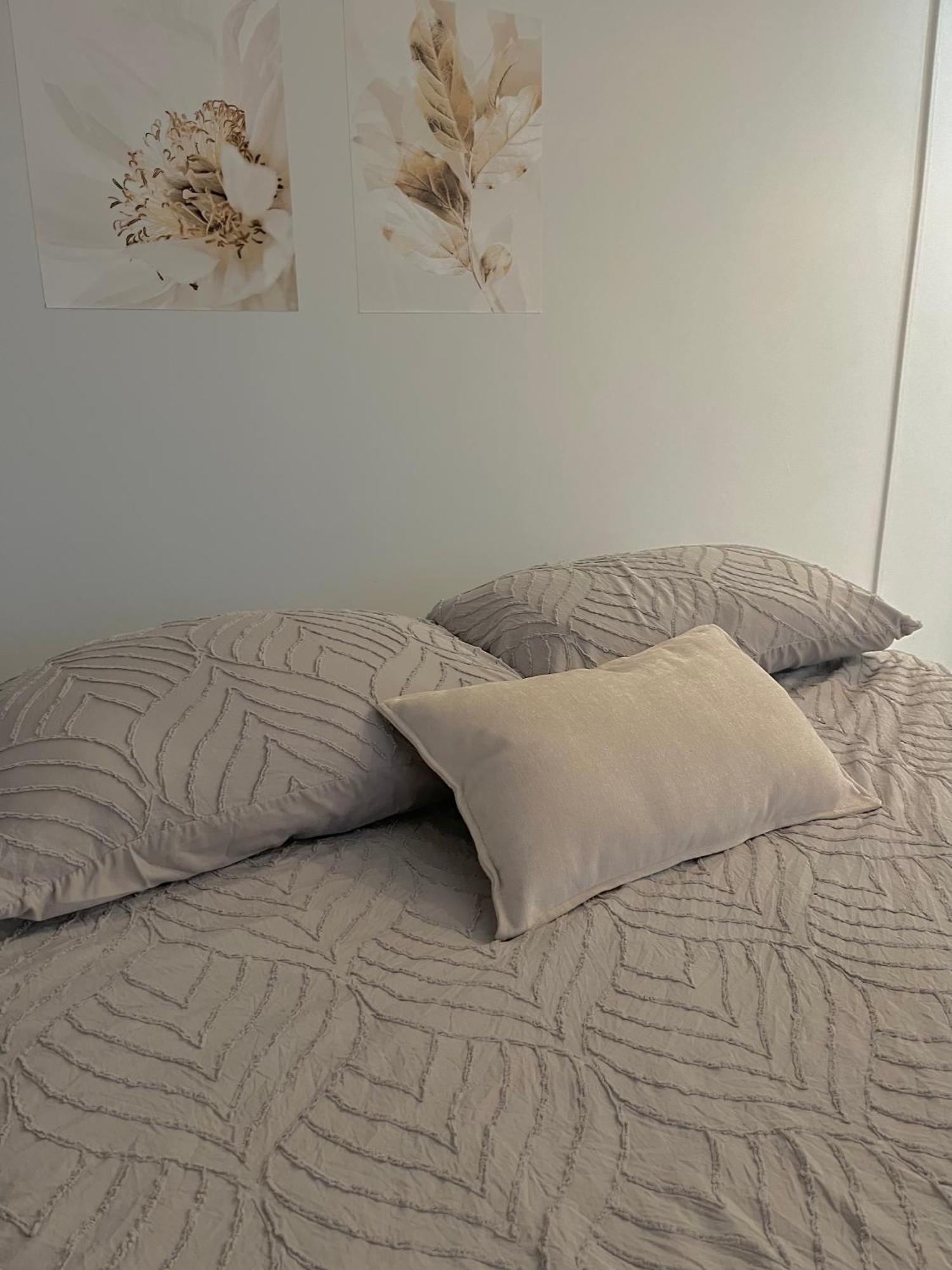 Le Serenityappart Suresnes Bagian luar foto