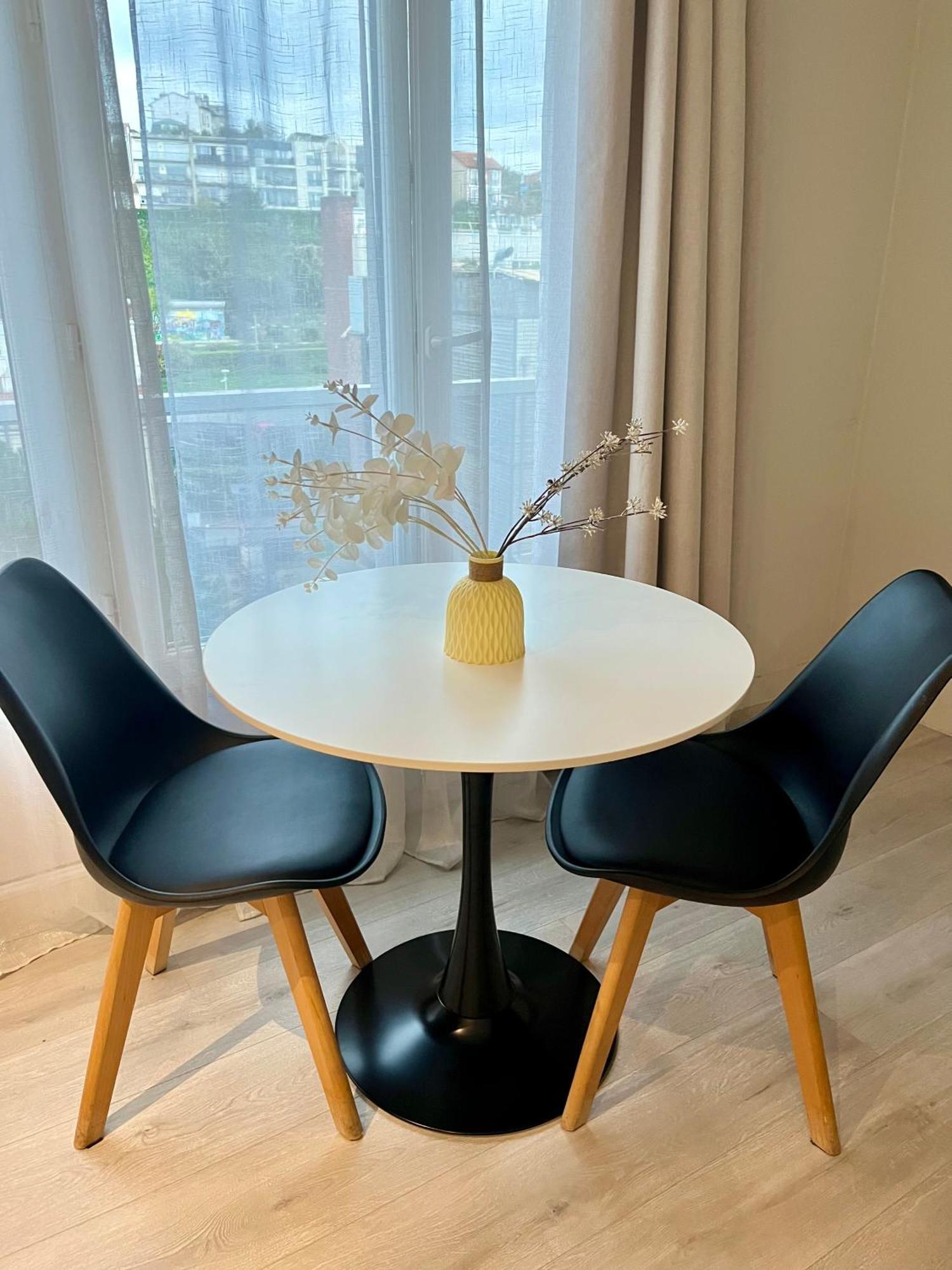 Le Serenityappart Suresnes Bagian luar foto